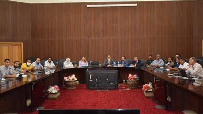 التنمية الصناعية تلتقي عددًا من المستثمرين لتذليل معوقات المجمع الصناعي بالغردقة