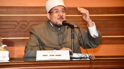 وزير الأوقاف يكرِّم الزهراء لايق أمام عدد من الأئمة والواعظات بالوزارة 