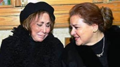 لبنى عبد العزيز تنهار من البكاء على وفاة دلال: كانت حنينة عليا ومش قادرة أصدق إنها ماتت