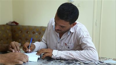 التضامن الاجتماعي بالدقهلية تسلم الشاب صاحب محاولة الانتحار مساعدة فورية