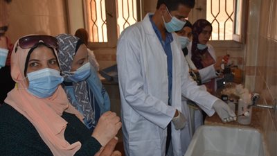 ضمن مبادرة حياة كريمة.. جامعة بنها تطرق الأبواب وتواصل تنظيم القوافل الطبية بقرى شبين القناطر