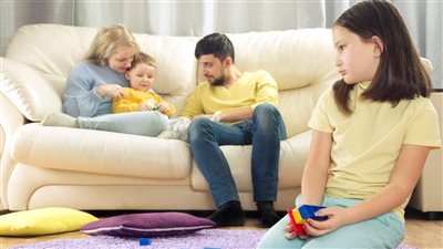 هل تجوز التفرقة في معاملة الآباء للأبناء؟.. دار الإفتاء تجيب