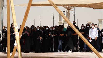 نرمين الفقي وعبير صبري تشاركان في تشييع جثمان دلال عبد العزيز من مسجد المشير 