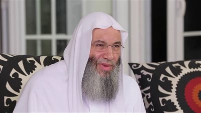 عِرف الخبر على الهواء.. نوبة بكاء هستيرية للشيخ محمد حسان لحظة معرفته بوفاة أبو إسحاق الحويني