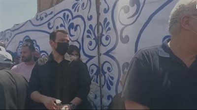 حسن الرداد ورامي رضوان يتلقيان العزاء في دلال عبدالعزيز عقب دفنها