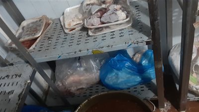 تحرير 80 محضرًا والتحفظ على 1.6 طن لحوم غير صالحة للاستهلاك الآدمي بالإسكندرية