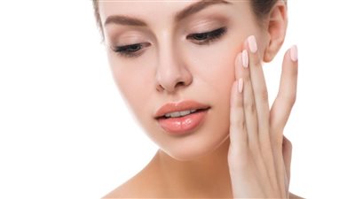  من بينها عدم غسل الوجه صباحًا.. تعرف على الأخطاء الشائعة فى تدمير البشرة