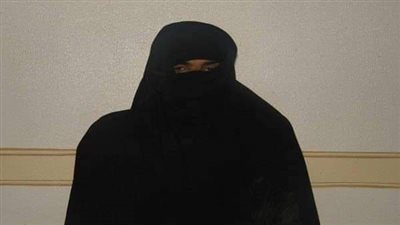 ضبط مريض نفسي يرتدي نقابًا داخل محطة سكة حديد في قنا