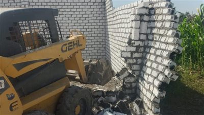 محافظ سوهاج: إزالة 17 حالة تعدٍ على الأراضي الزراعية خلال أسبوع 