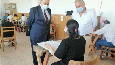 رئيس جامعة المنيا يتابع اختبارات القدرات بكليتي الفنون الجميلة والتربية الرياضية