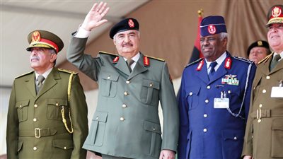 مصدر بالجيش الليبي يكشف سبب عودة حفتر لقيادة الجيش | خاص 