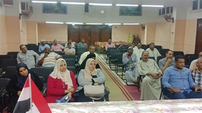 بحث مشكلات المستثمرين بمنطقة غرب طهطا الصناعية بسوهاج (صور)