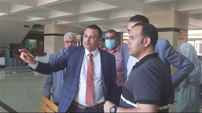 مستشار وزير التعليم العالي في مستشفيات جامعة المنوفية لبحث تطوير البنية التحتية