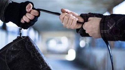 القبض على قائد دراجة نارية لسرقته حقيبة أجنبية في مدينة نصر 