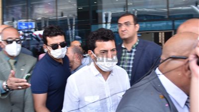 وزير الرياضة يستقبل البطلة الأولمبية جيانا فاروق بمطار القاهرة «صور»