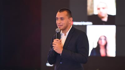 استعانت وزيرة الهجرة بتجربته في ملتقى شباب الدارسين بالخارج.. ما قصة الشاب سيف؟