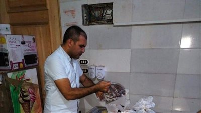 ضبط فاكهة فاسدة بمعمل خاص في محل عصائر شهير بالفيوم «صور»