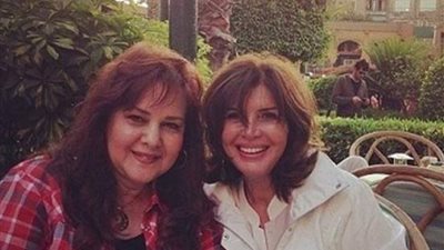 ابنة ميرفت أمين: والدتي محطمة وتشعر بفراغ كبير بعد رحيل صديقتها دلال عبد العزيز