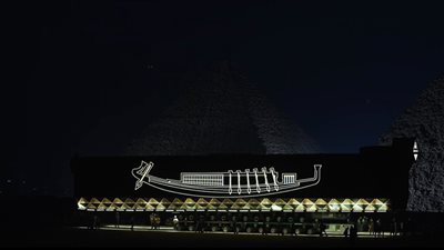 حدث لن يتكرر.. «سعدي جوهر» تبهر العالم بلقطات من فعاليات نقل مركب الشمس «فيديو»