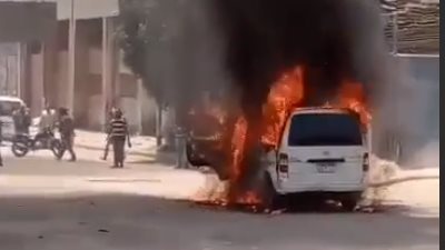 اشتعال النيران بسيارة أجرة في شارع البحر الأعظم بالجيزة (فيديو)