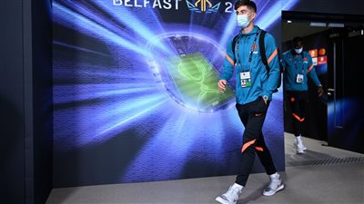 وصول تشيلسي إلى ملعب ويندسور بارك لمواجهة فياريال في نهائي السوبر الأوروبي (فيديو وصور)