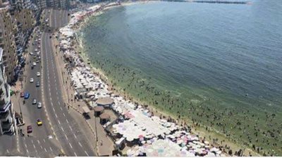 اليوم الثاني لارتفاع الأمواج بالإسكندرية.. تعرف على تحذيرات الإدارة المركزية للسياحة والمصايف