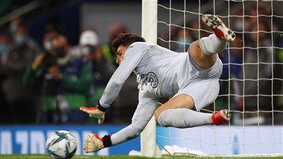 كيبا يحصل على رجل المباراة عقب التتويج بالسوبر الأوروبي