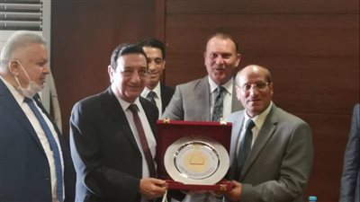 رئيس وأعضاء مجلس القضاء الأعلى يقدمون التهئنة لرئيس هيئة النيابة الإدارية «صور»