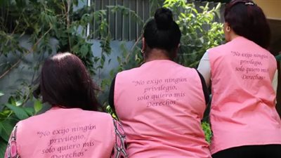 ممارسة الجنس مقابل الخروج من السجن.. منظمة حقوقية ترصد شكاوى العاملين في الدعارة حول العالم