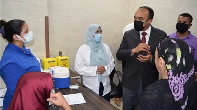 محافظ المنيا يكلف نائبه بمتابعة سير العمل بمراكز تلقي لقاح كورونا