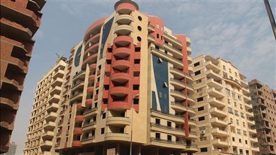 القبض على 4 متهمين بغسل 100 مليون جنيه في شراء عقارات وسيارات