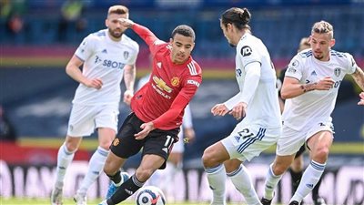 فيرنانديز يتألق ويقود مانشستر يونايتد لسحق ليدز بخماسية في الدوري الإنجليزي 