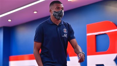 شاهد فيديو جماهير باريس سان جيرمان تطلق صافرات الاستهجان ضد مبابي