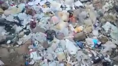 أهالي قرية بسوهاج يستغيثون لرفع أطنان القمامة.. ورئيس المركز يرفض الاستجابة