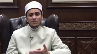 هل يجوز تصفح الهاتف أثناء قراءة الأذكار؟ الإفتاء تجيب