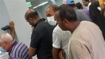 توافد المواطنين على مكاتب بريد شمال سيناء لشراء كراسات «سكن لكل المصريين» 