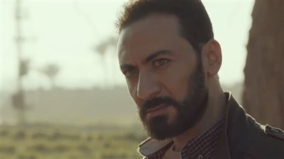 عابد عناني يتخلى عن ثوب الشر في حكاية وأنا قبلت 