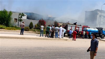مصدر أمني: السيطرة على حريق مصنع كيماويات السادات بالمنوفية