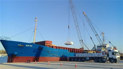 تصدير 3850 طن أسمنت أبيض إلى لبنان عبر ميناء العريش