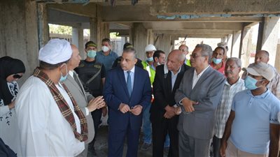 محافظ سوهاج يتابع سير العمل بمشروعات «حياة كريمة» بقريتي كوم العرب وأم دومة بطما