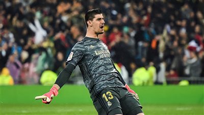 أول تعليق من كورتوا بعد تمديد عقده مع ريال مدريد