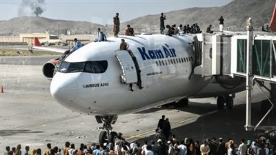 ديلي ميل: قوات أمريكية قتلت اثنين من الجيش الأفغاني في مطار كابول