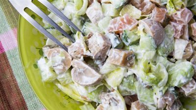 تعرفِ على أسهل طريقة لعمل السلطة الخضراء بالمايونيز