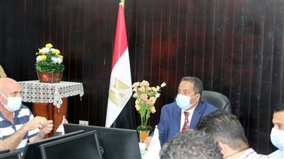 قبضوا على لص.. رئيس مياه الغربية يكافئ 3 عاملين بمحطة مياه في سمنود