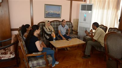 نحات بورسعيدي يحتفل بـ المركز الأول في مسابقة تزيين العاصمة الإدارية | صور وفيديو