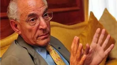 فاروق الباز يوضح حقيقة الأجسام الطائرة فى أمريكا 