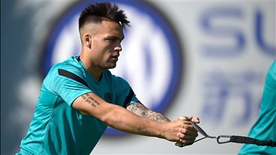 إنتر ميلان يرفض التفريط في مهاجمه الأرجنتيني