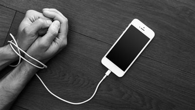 تُصيبك بالاكتئاب.. احذر الجلوس كثيرًا على مواقع التواصل الاجتماعي | دراسة