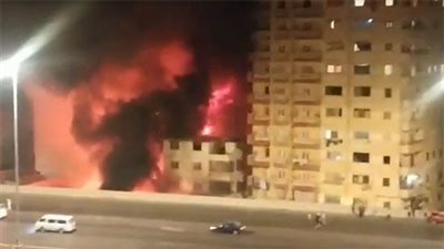 وش الفجر.. حريق هائل بمحيط الدائري في الجيزة.. والحماية المدنية تُخمد ألسنة اللهب| صور وفيديو