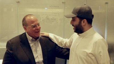 لقاء يجمع صادق الصبّاح والمستشار تركي آل الشيخ في السعودية